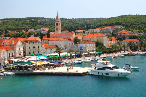 БРУТАЛАН НАПАД У БРАЧУ: Уз повике Ко је од вас Србин, ко је Србин? претучена четири младића и једна девојка 